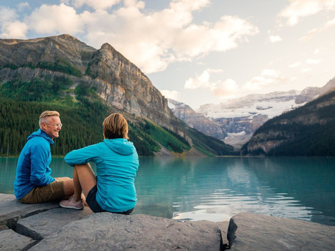 Day Tour to Lake Louise, Johnston Canyon & Banff Ave from Calgary