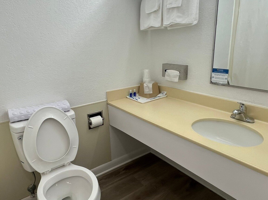 Rodeway Inn At Somers Cove Marina主图