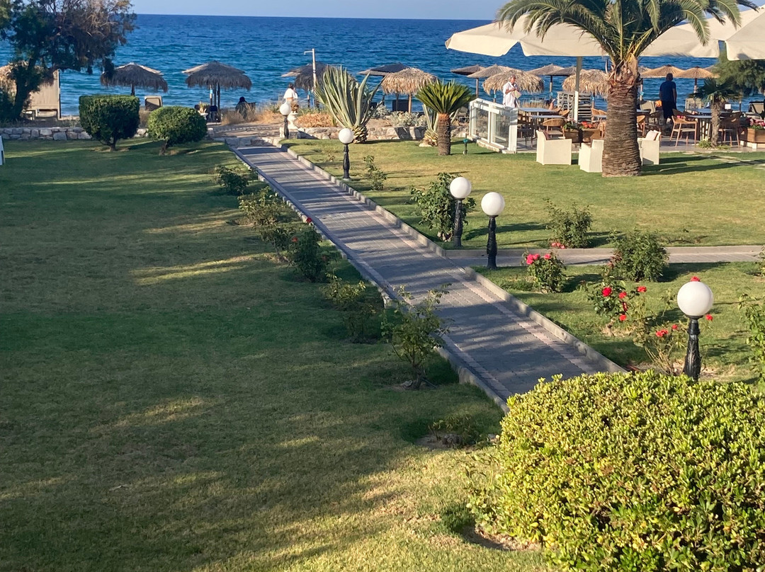 GK Beach Hotel主图