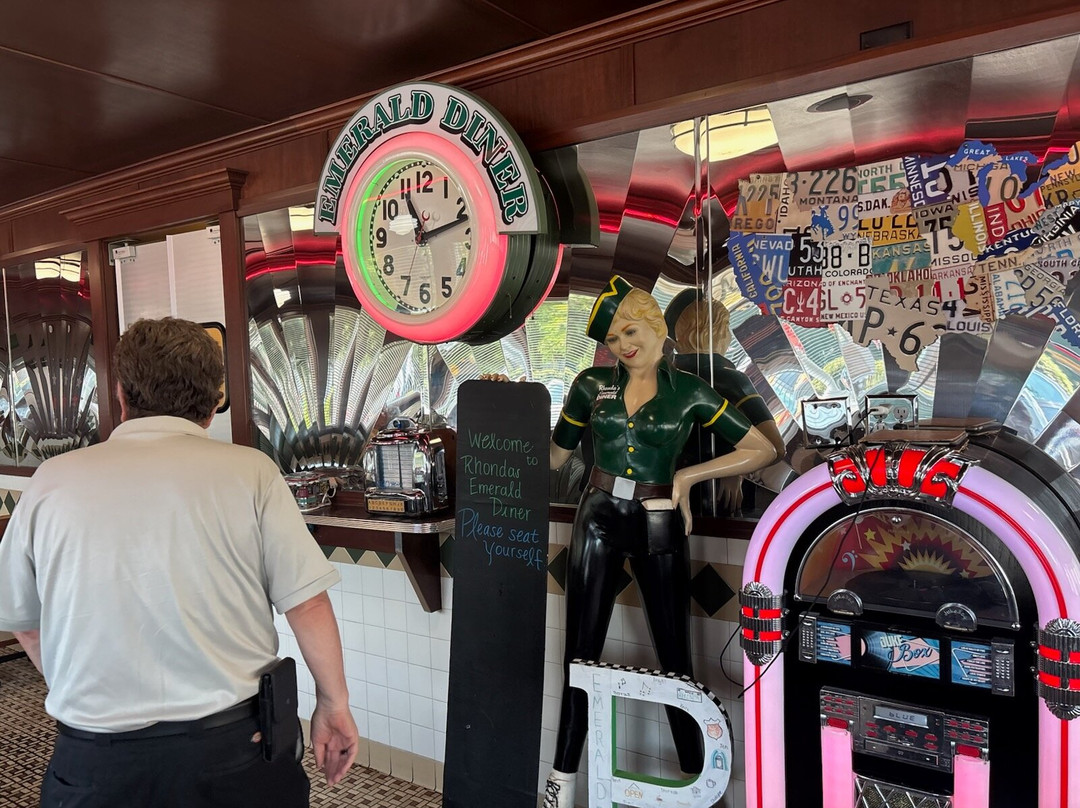 Rhonda’s Emersld Diner