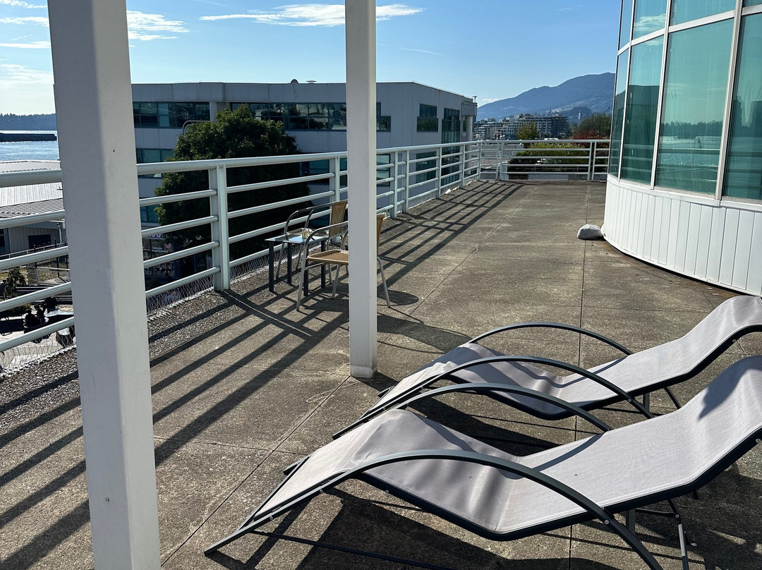 兰斯道码头酒店主图