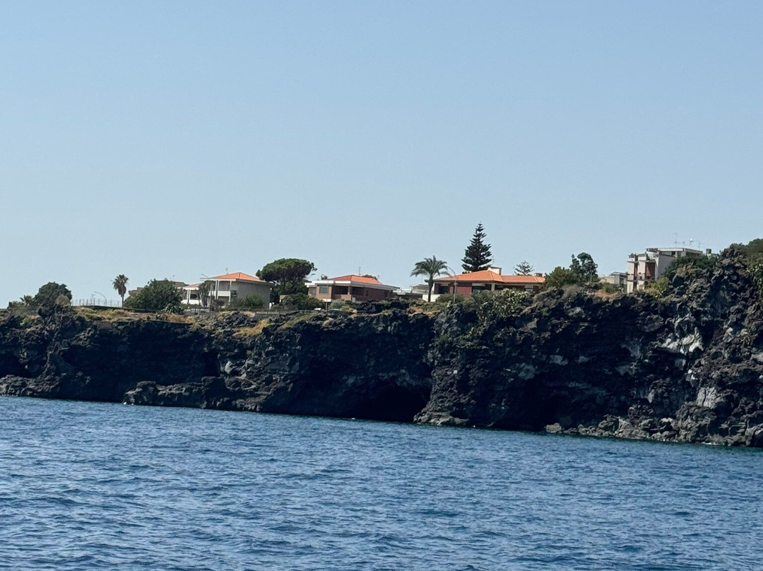 Barca Ulisse-Acitrezza必去景点