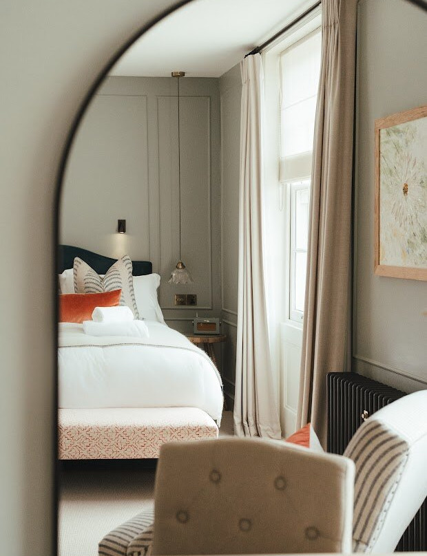 The Blue Pigeons主图