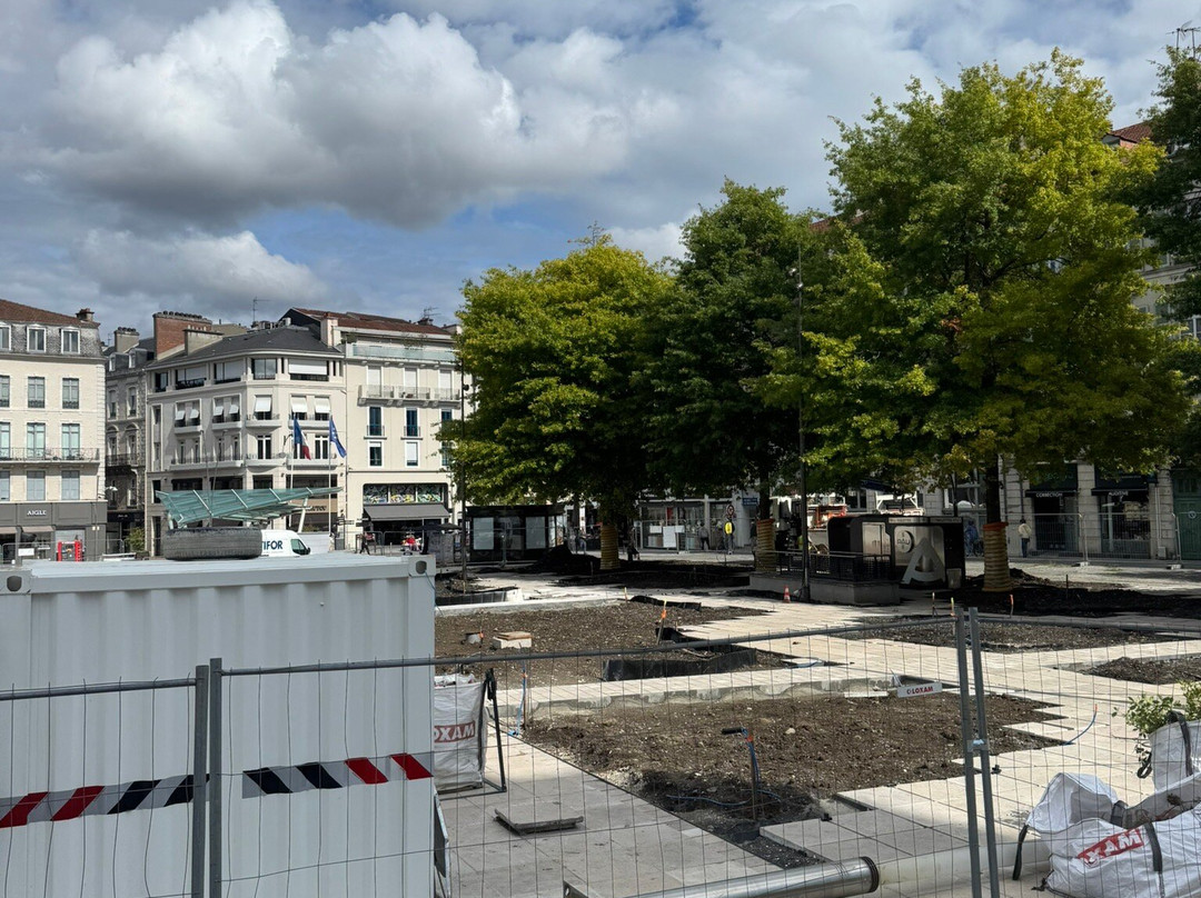 Place Clemenceau-坡市必去景点