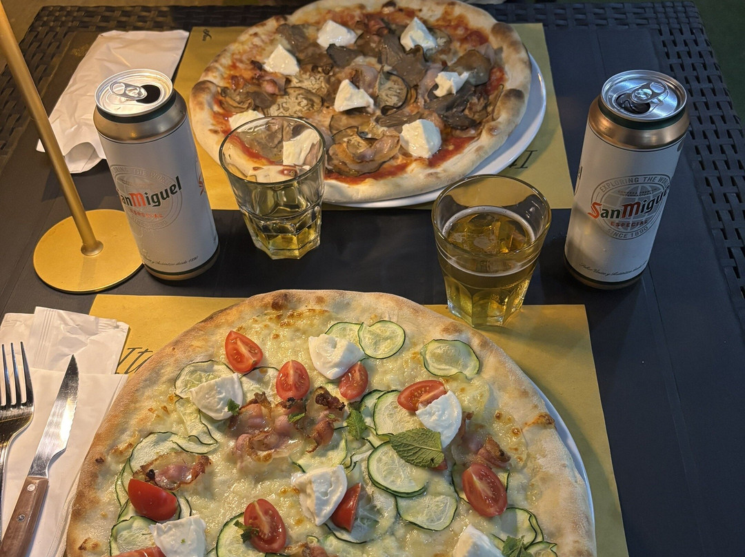 Janas Pizza & Bistro