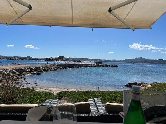 Razzoli餐馆和美食-Blue Bay Beach Bar & Restaurant