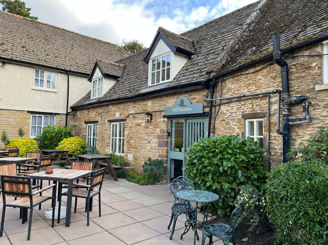 The Old Pheasant Hotel & Pub主图