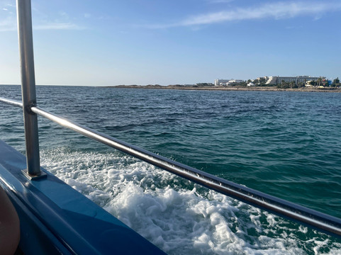 Yellow Glass Bottom Boat-帕福斯必去景点