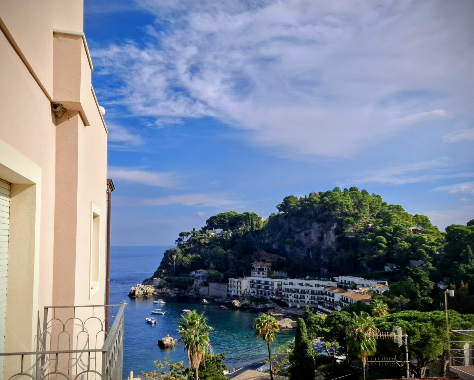 蔚蓝海湾酒店-官方