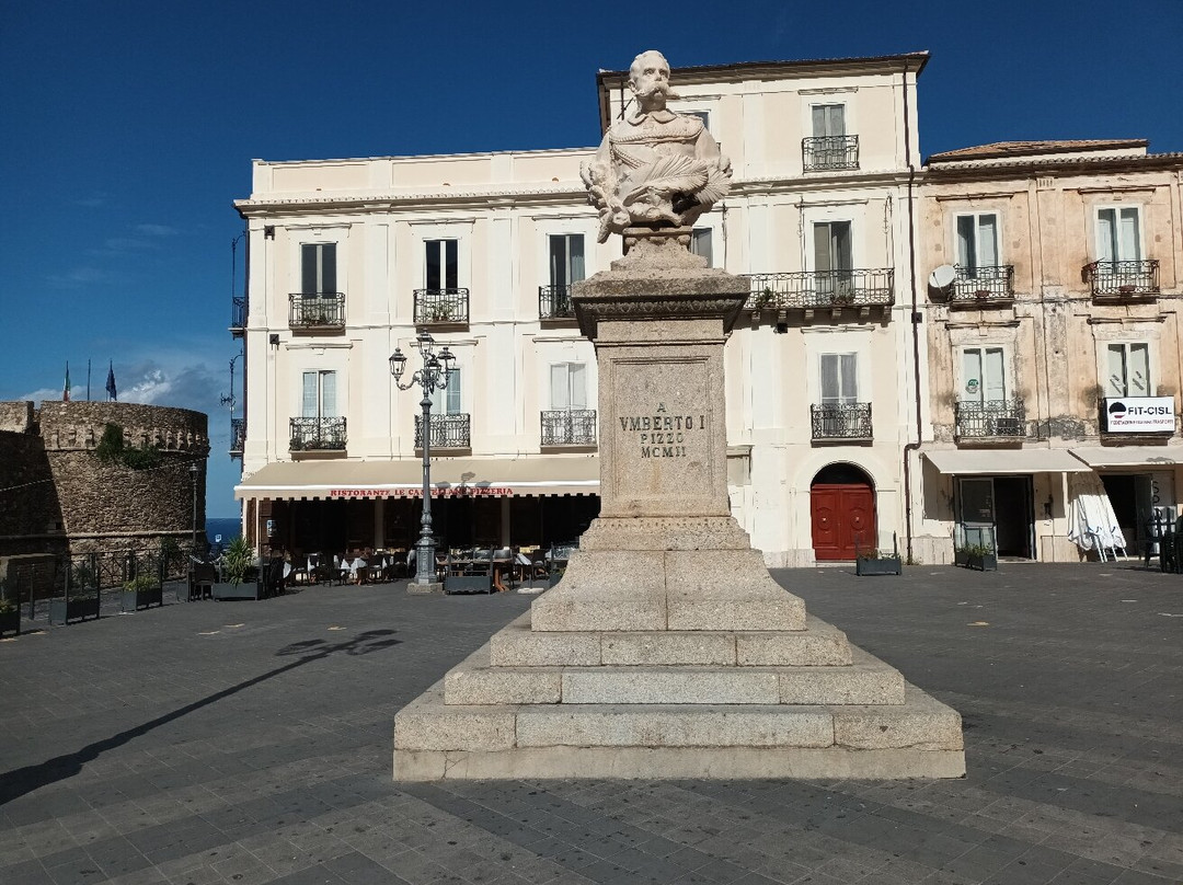 Statua Umberto I-皮佐必去景点