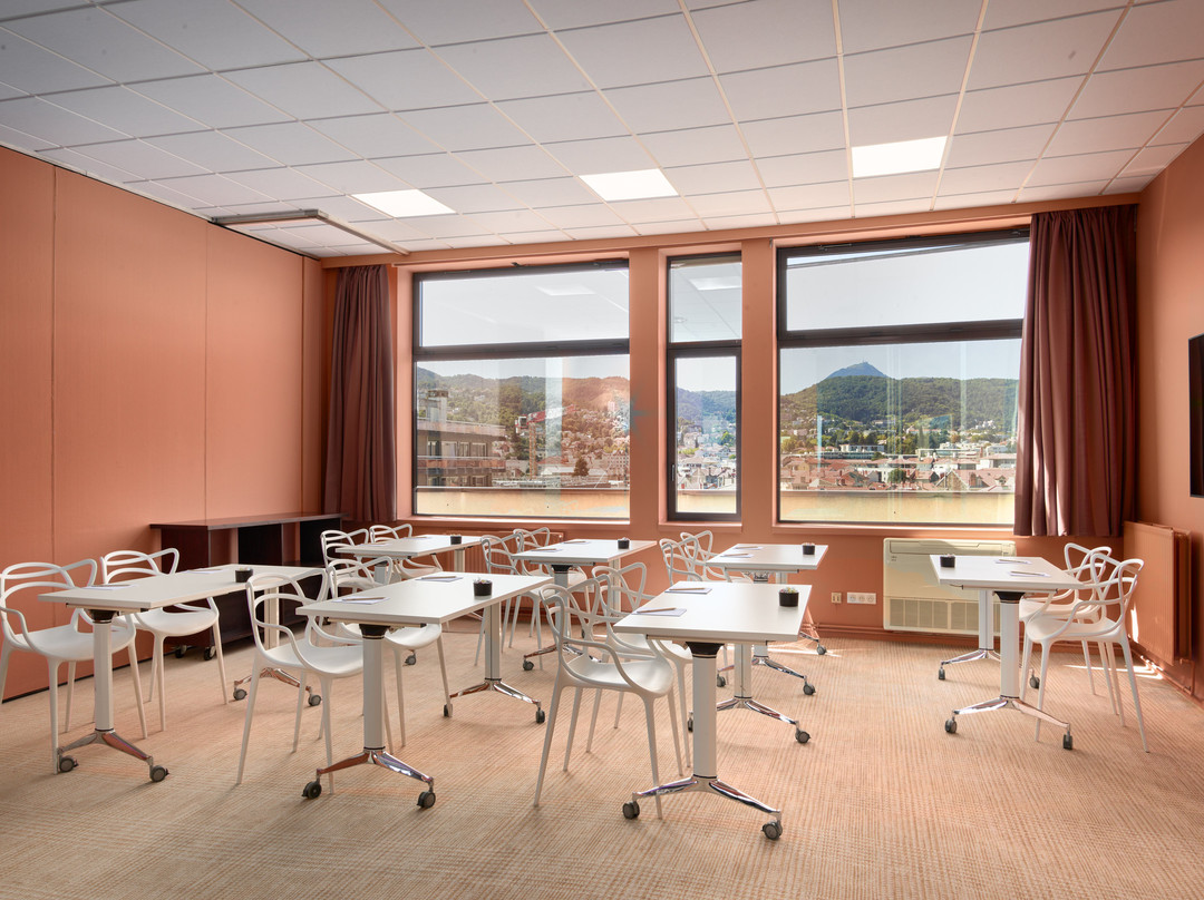 基里亚德克雷蒙费兰德高级酒店主图