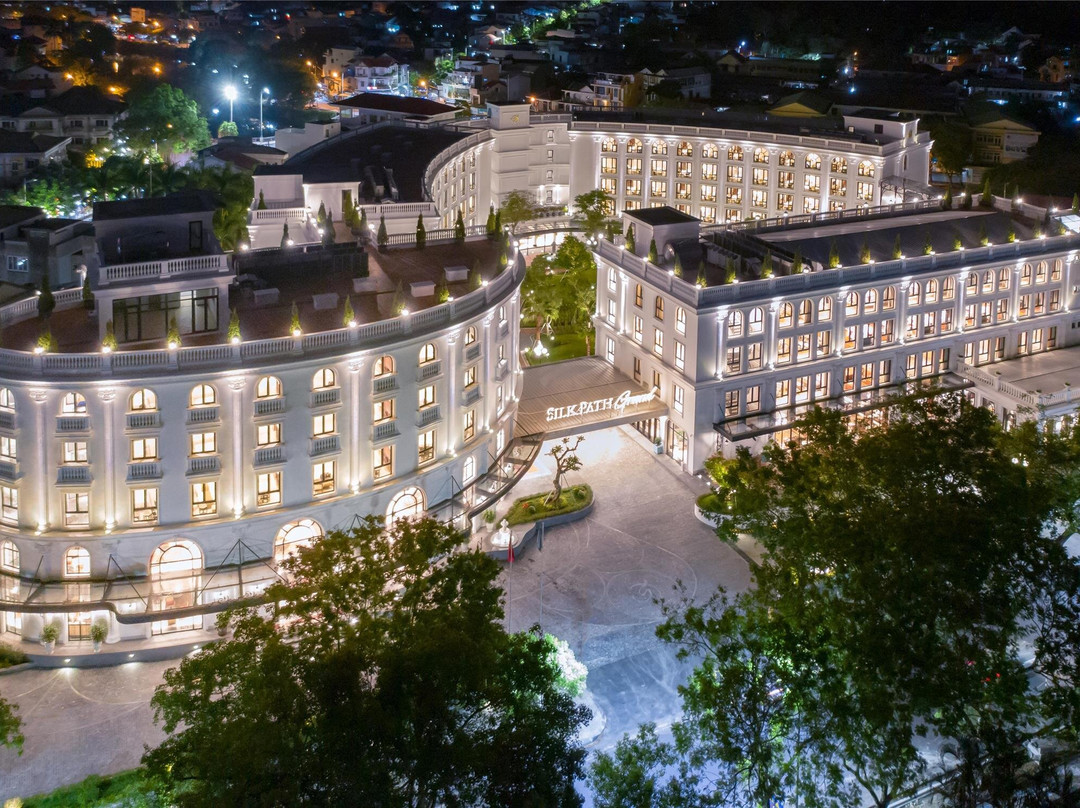 Silk Path Grand Hue Hotel
