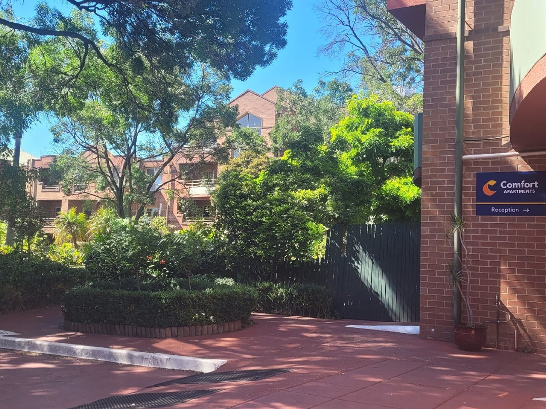 奎斯特皇家花园酒店主图