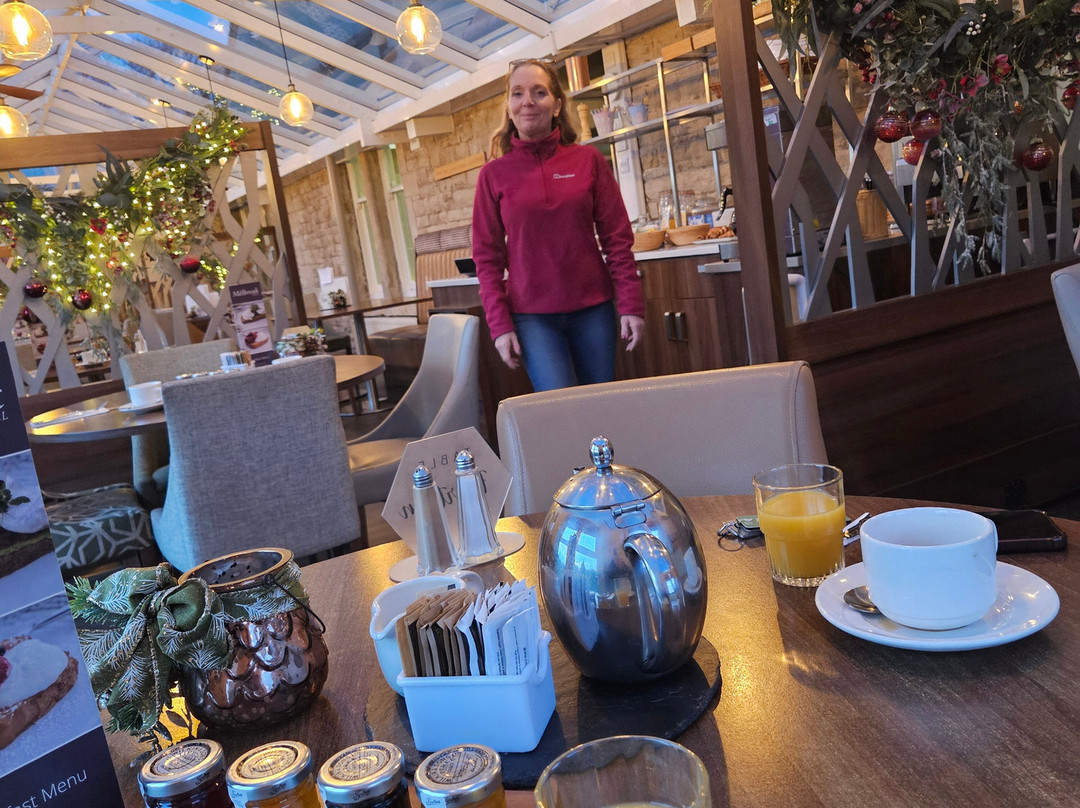 The Melbreak Hotel主图