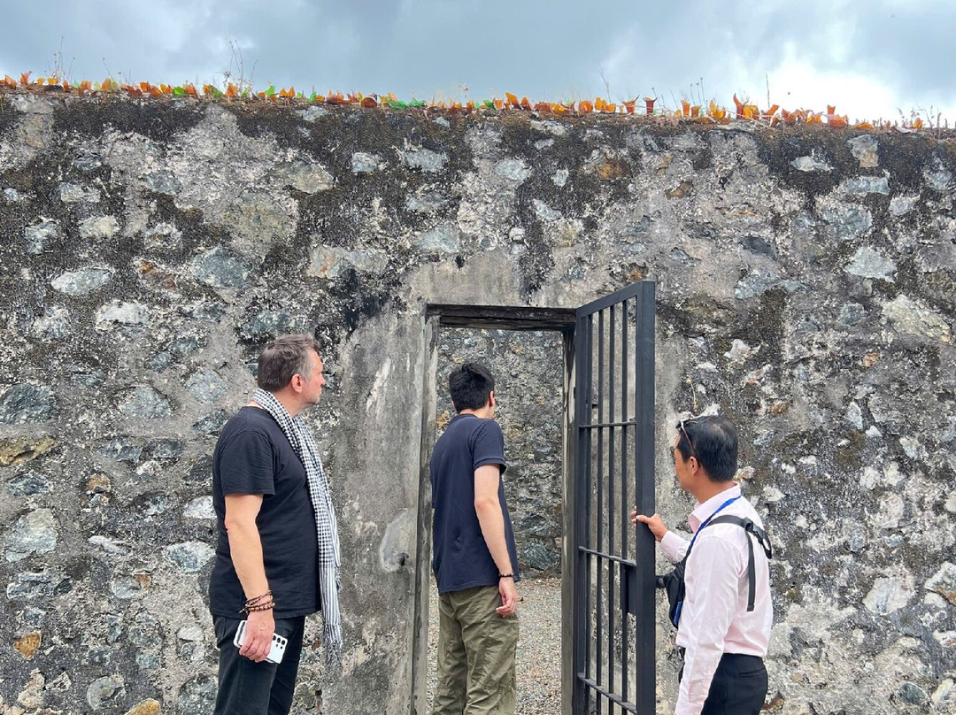 Hang Duong Cemetary-昆山岛必去景点