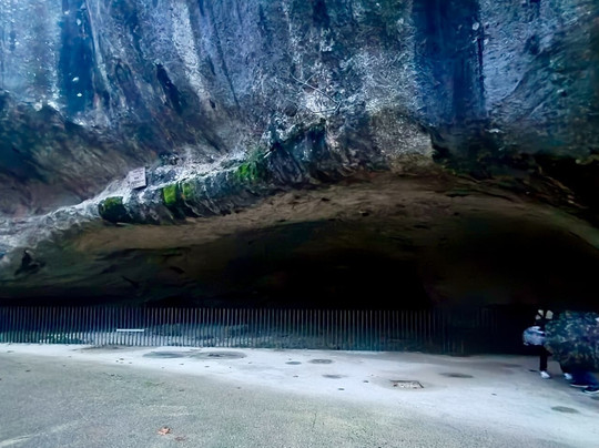 The Salpetriere Grotto-韦尔蓬特-迪加尔必去景点