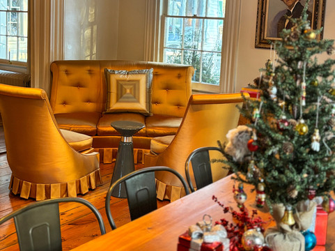 The ButtonBall Inn主图