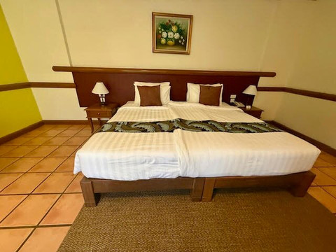 桂河光色度假酒店主图