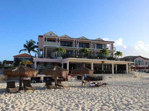 Frangipani Beach Resort主图