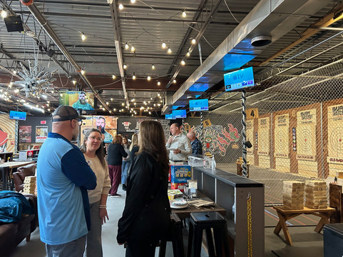 Bury The Hatchet Old Bridge - Axe Throwing-Old Bridge必去景点