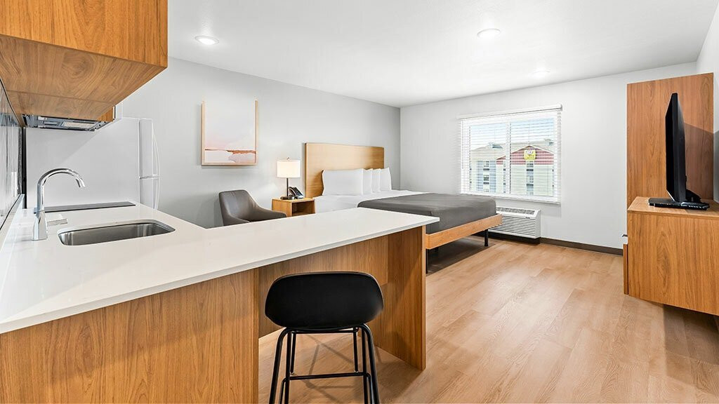 Livaway Suites Seattle- Renton