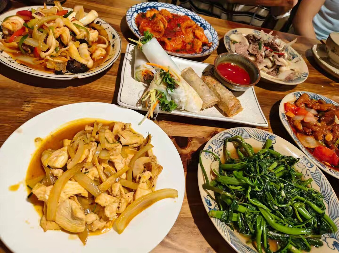 Met Vietnamese Restaurant & Vegetarian Options 2
