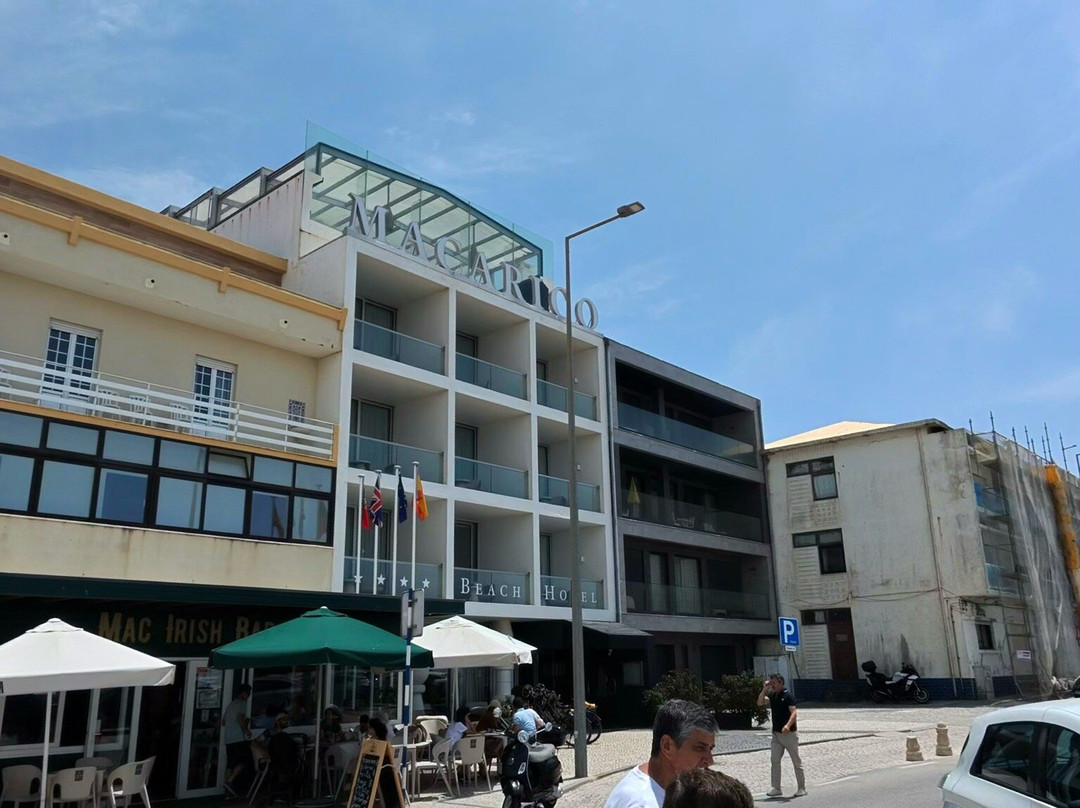 玛卡里可海滩酒店主图
