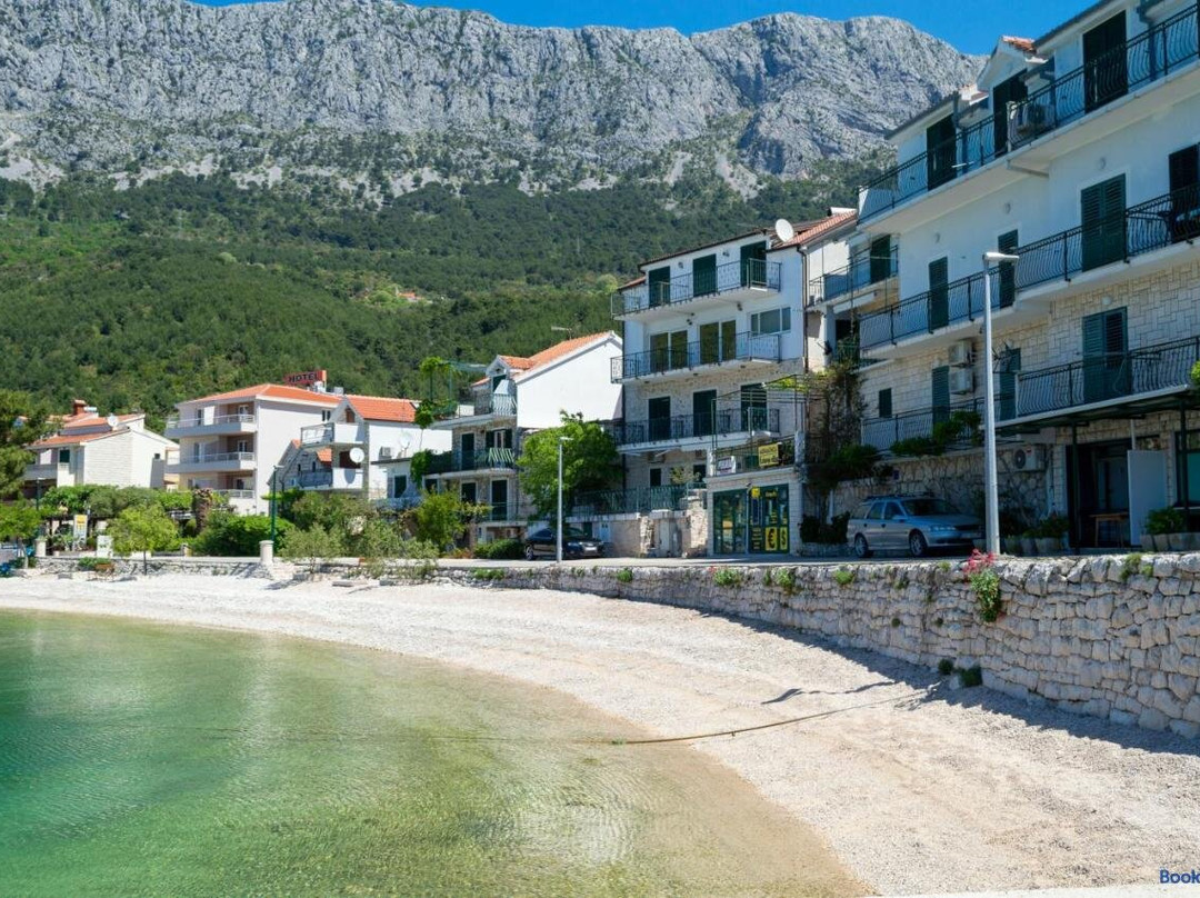 Apartments Ivica - Beachfront