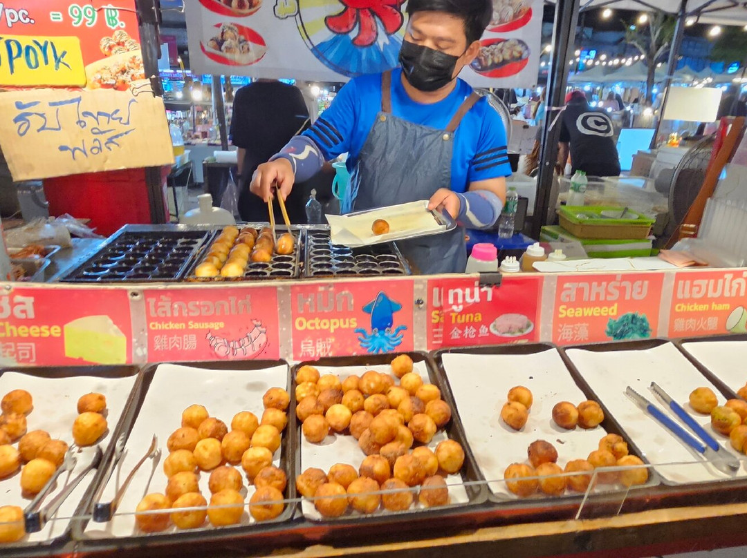 集装箱夜市-普吉镇必去景点