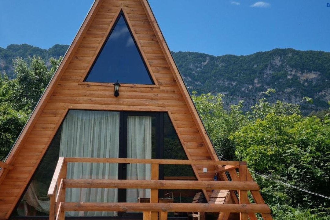 Cottage Tvishi