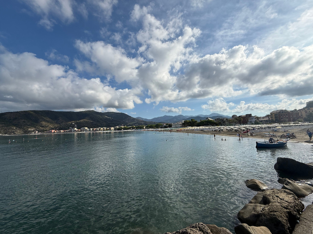 Baia delle Favole-东塞斯特里必去景点