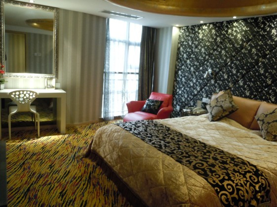 伯爵花园大酒店主图