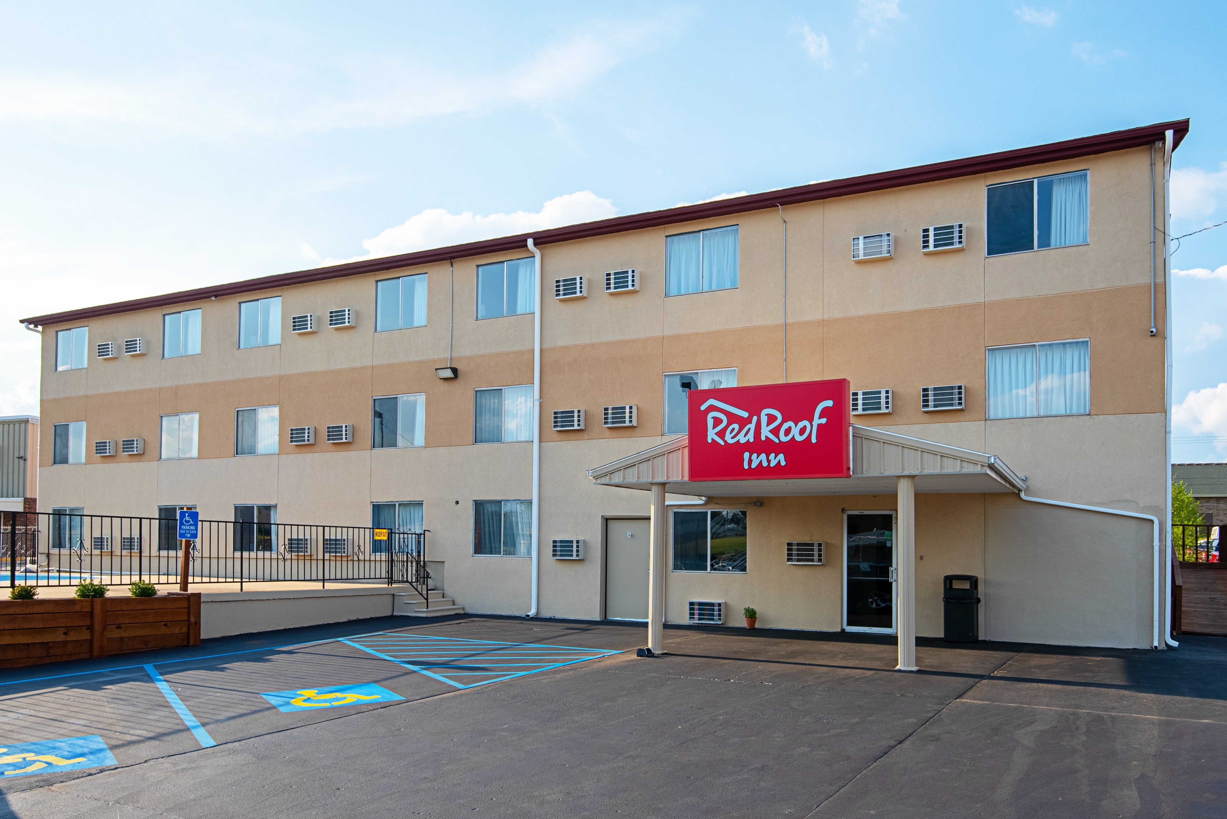 Red Roof Inn Cameron-官方