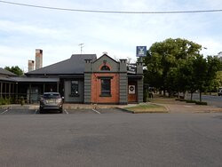 Willow Tree Inn主图