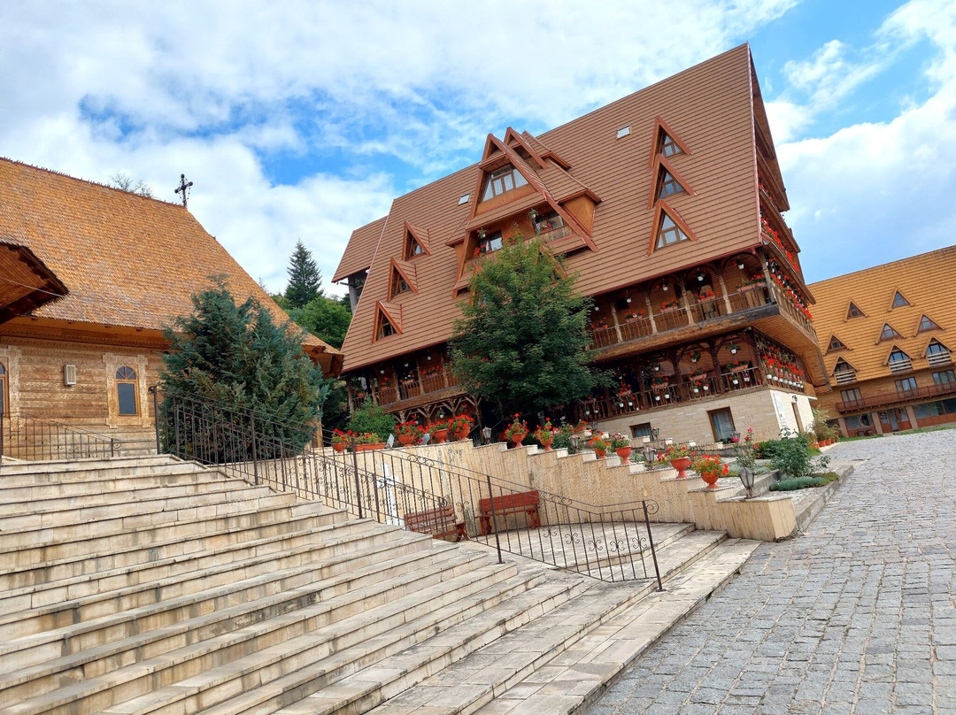 Biserica Acoperământul Maicii Domnului