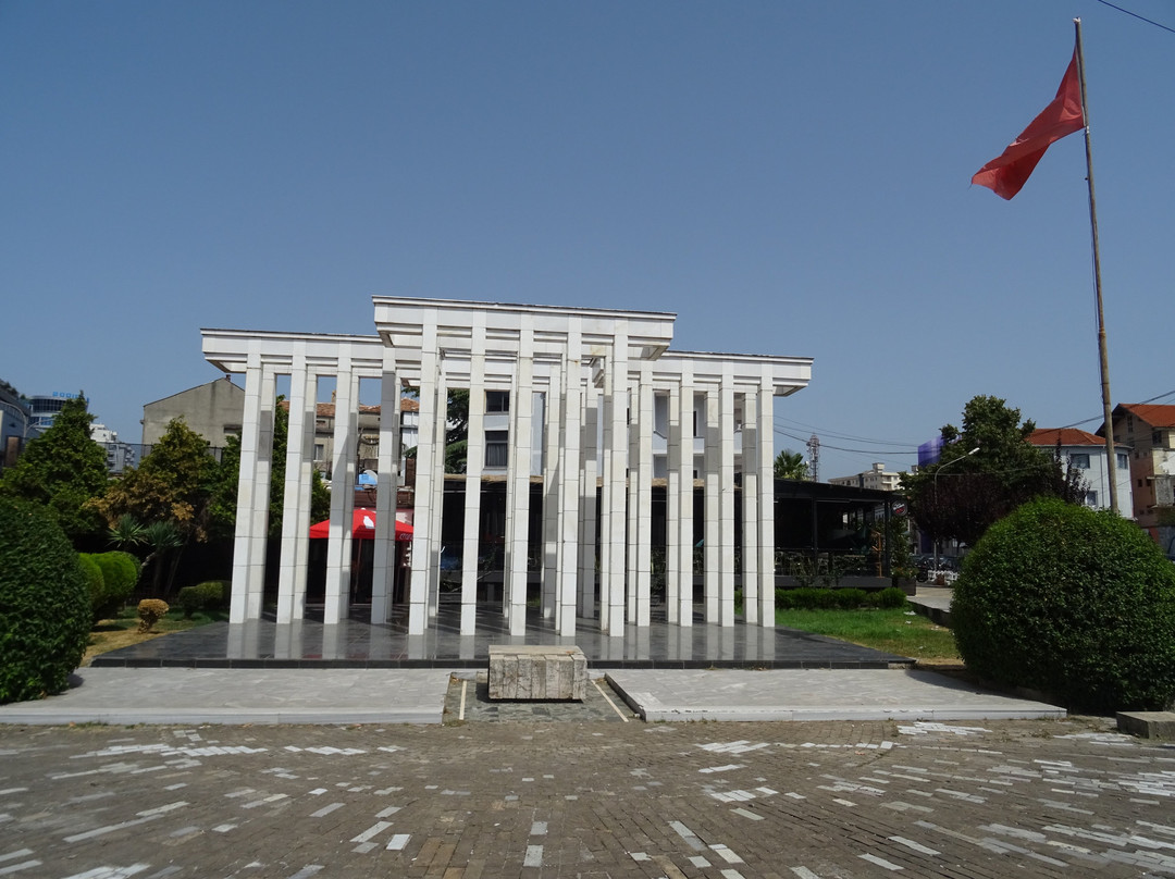 Obelisk Heronjtë E Demokracisë景点图片