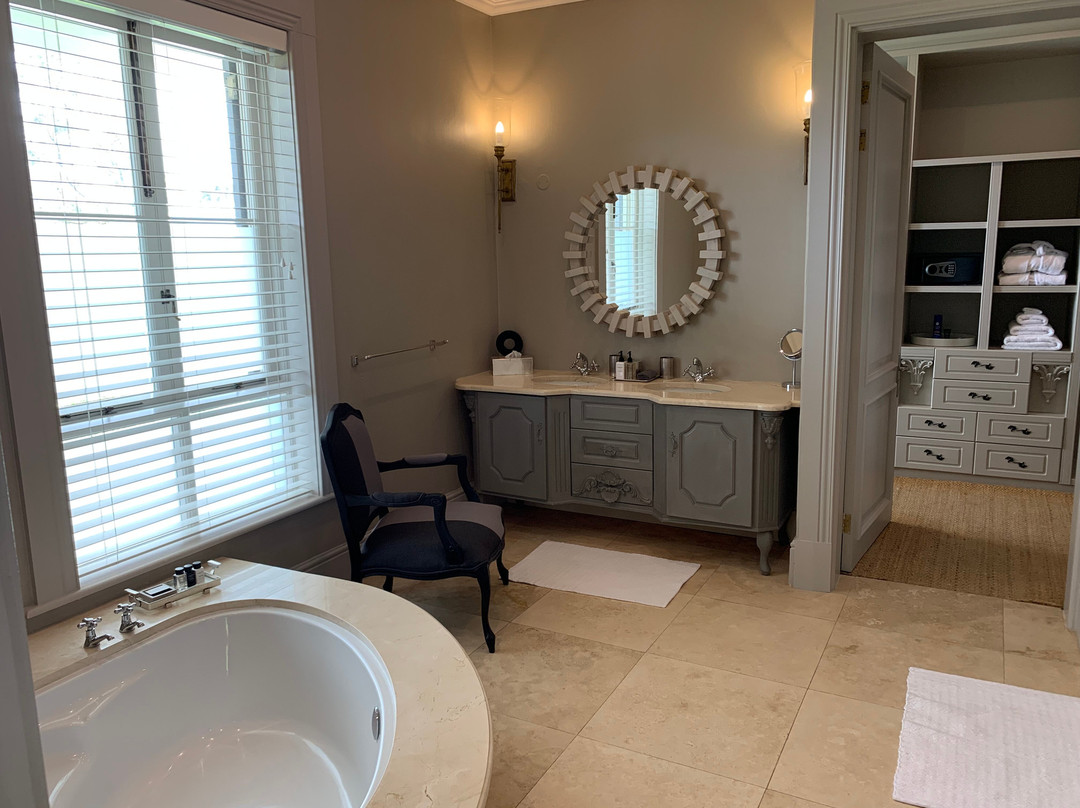 The Thatch House Boutique Hotel主图