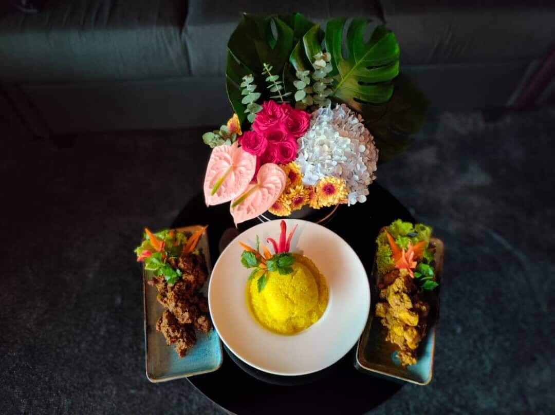 Laka's Restaurant And Cigar Lounge