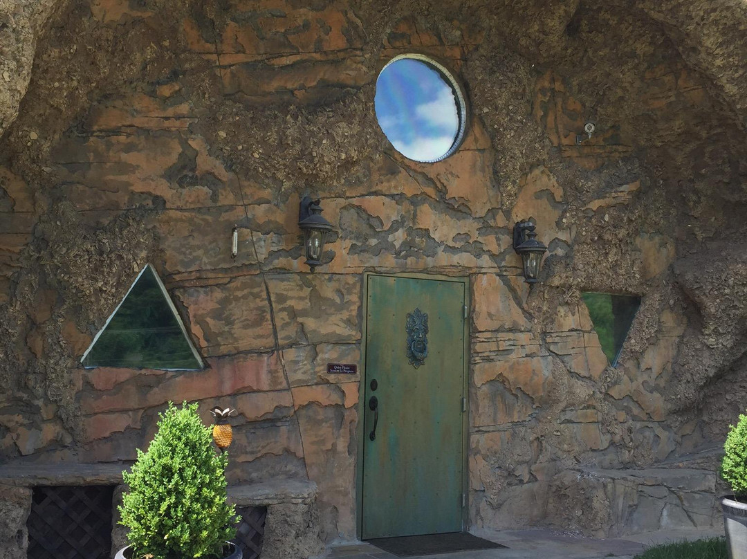 Pomona Salt Cave And Spa-White Sulphur Springs必去景点