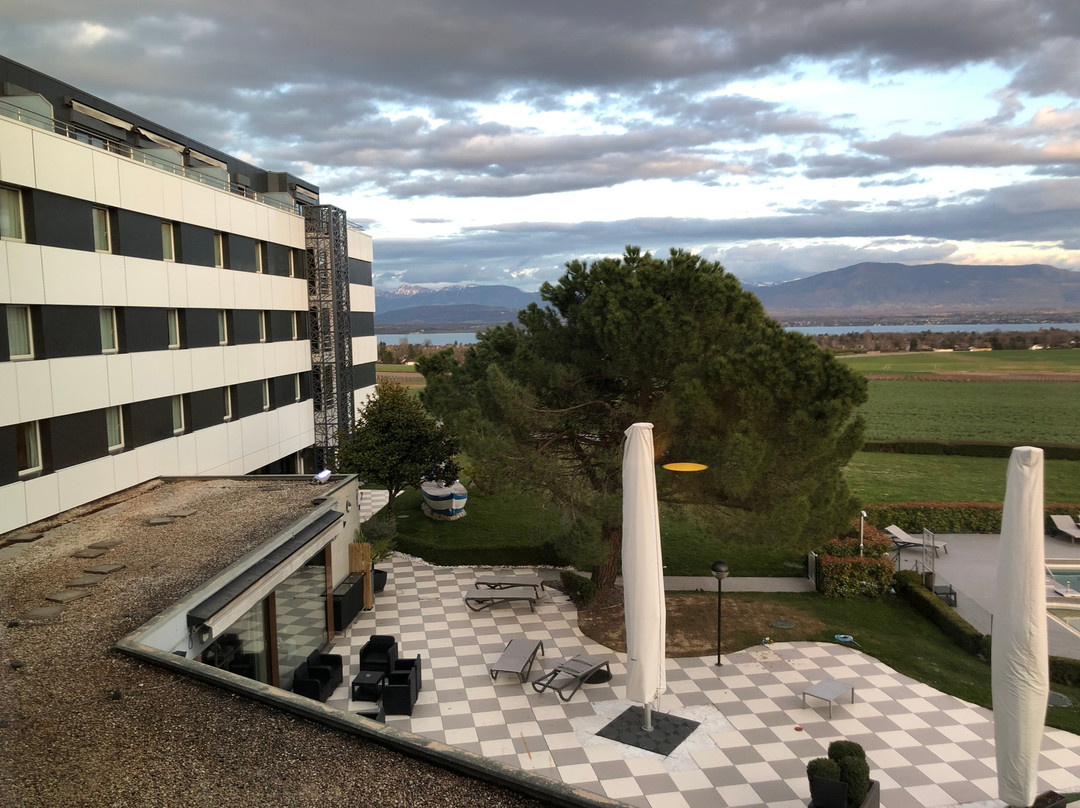 Everness Hotel & Resort主图
