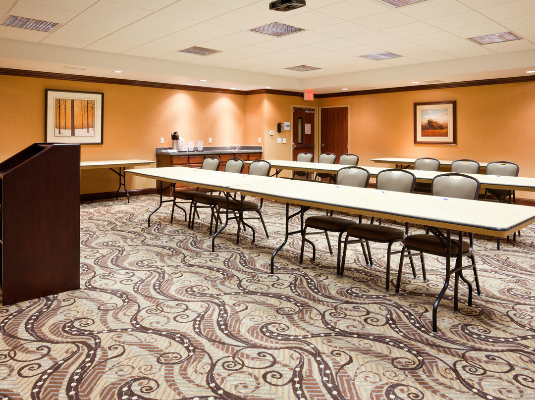 Holiday Inn Express & Suites Mason City By IHG主图