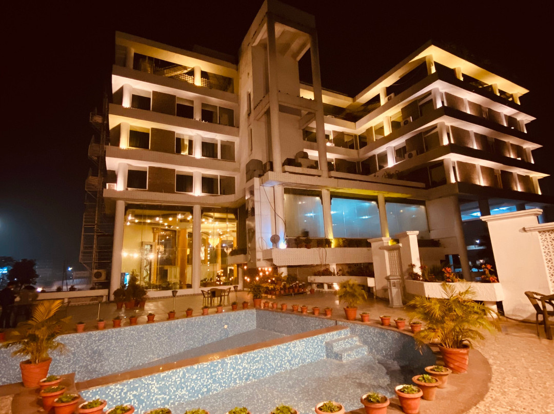 德拉敦纸牌酒店主图