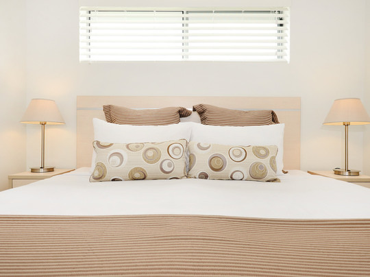 米德尔芒特盛橡套房酒店主图