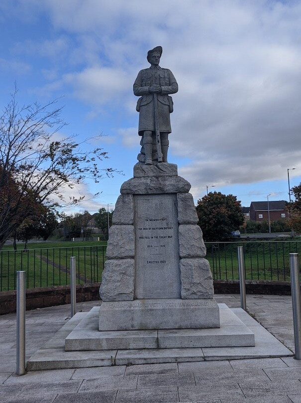 Holytown War Memorial景点图片