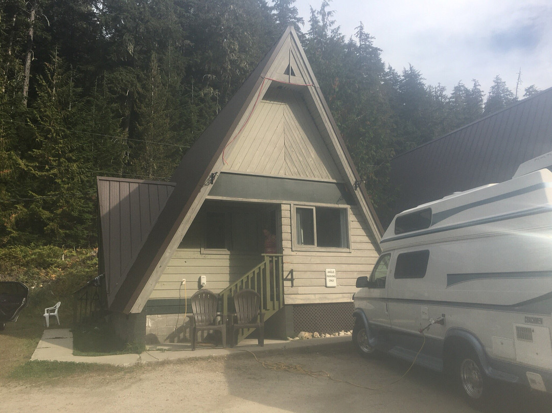 Nakusp Hot Springs Cedar Chalets主图