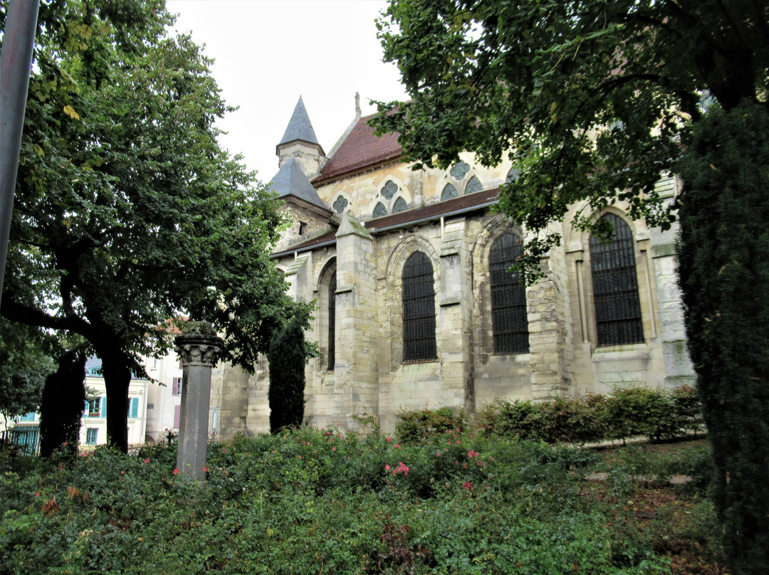 Eglise Saint Pierre Saint Paul-戈内斯必去景点