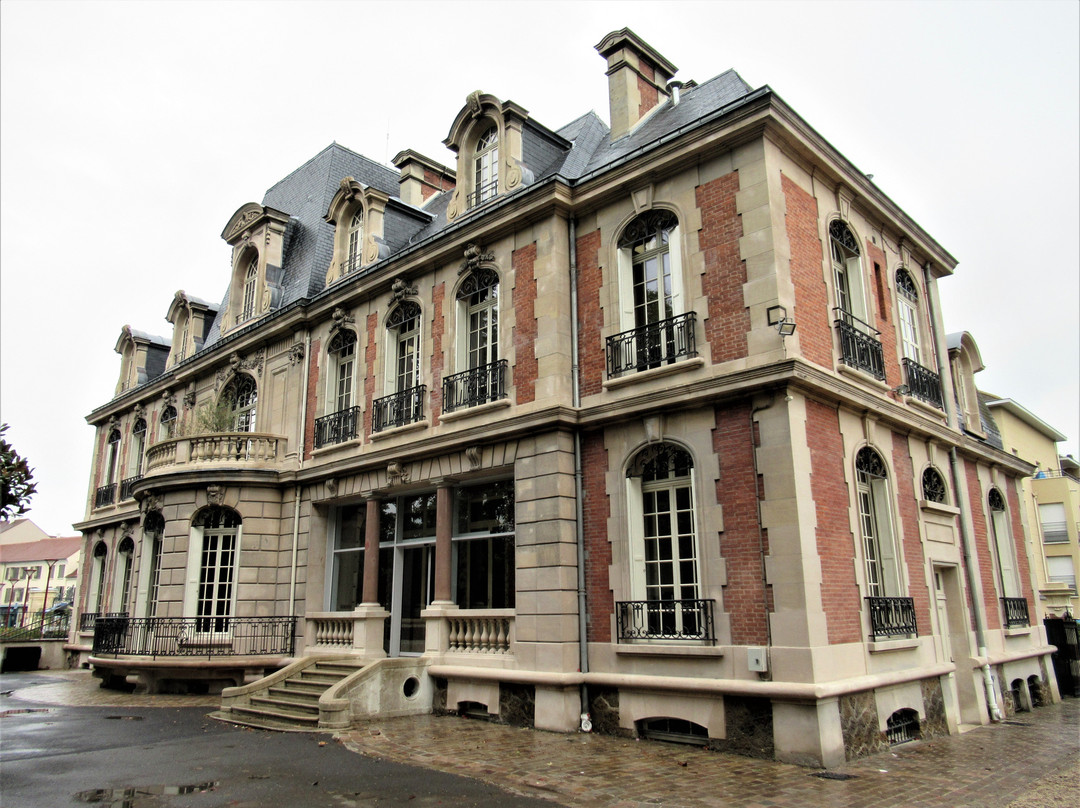 L'Hôtel de ville dit château Frappart