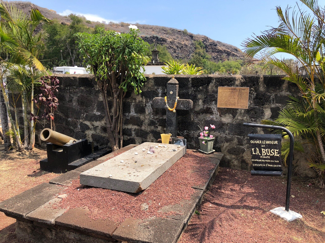Saint Paul Marine Cemetery景点图片