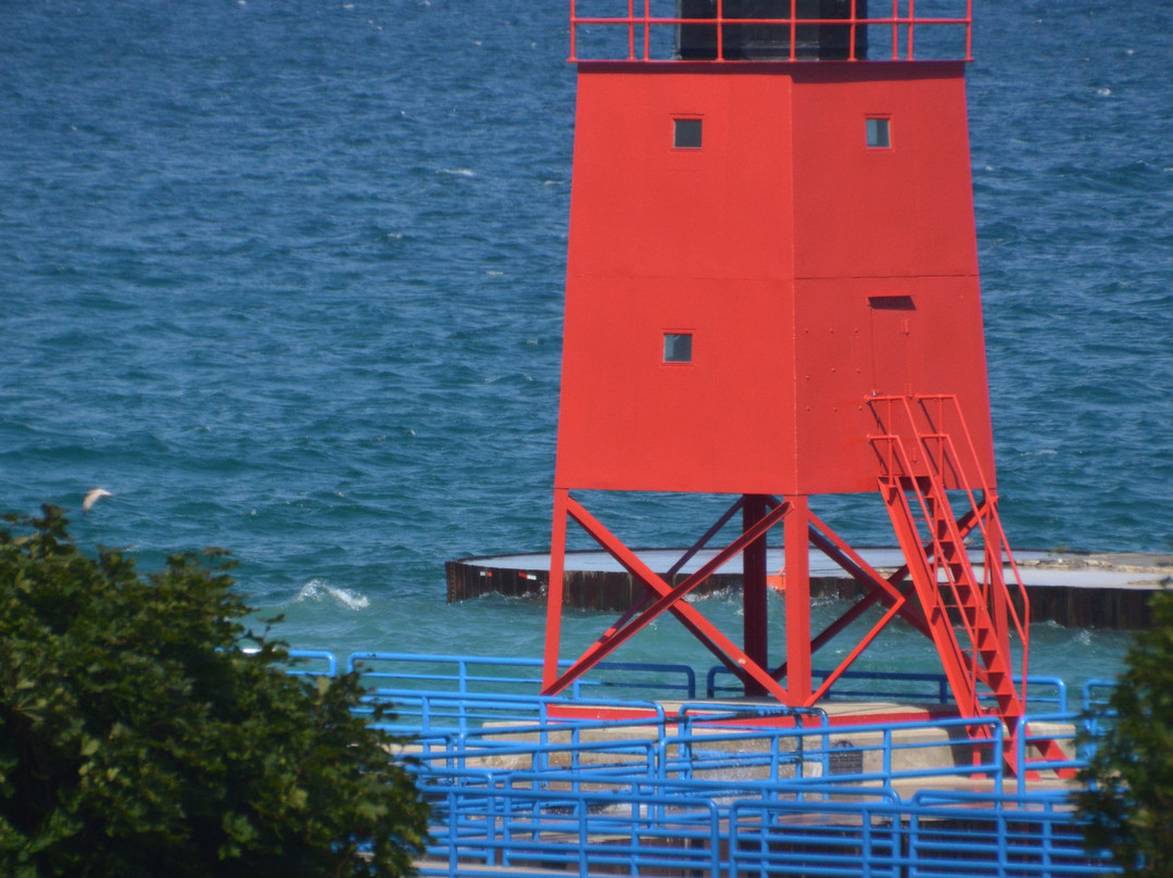 Charlevoix South Pier Light Station景点图片