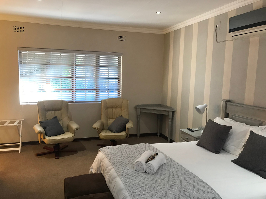 Bushmen Inn Premier lodge主图